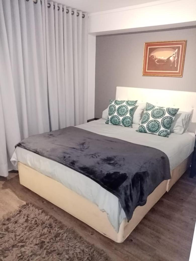 Table Mountain View 2 Bed 2 Bath Pool , Parking Apartment