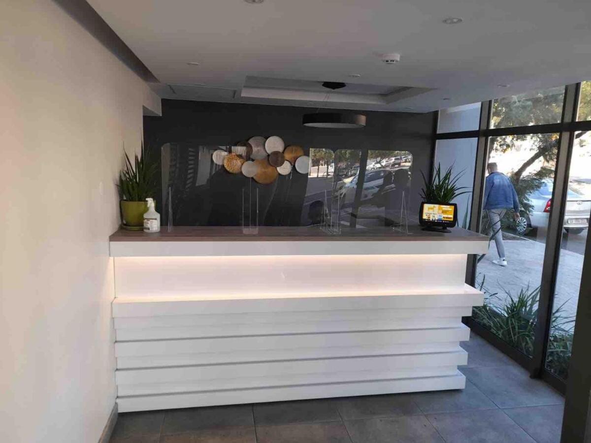 Apartment Table Mountain View 2 Bed 2 Bath Pool , Parking *